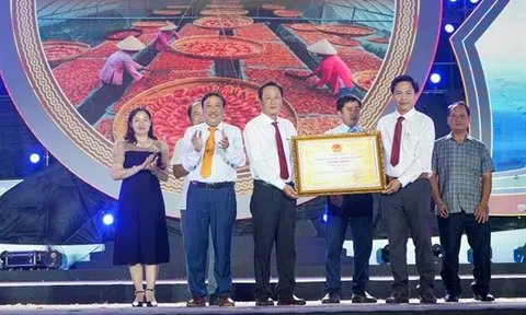 Cà Mau đón Bằng chứng nhận Nghề làm tôm khô là Di sản văn hóa phi vật thể quốc gia