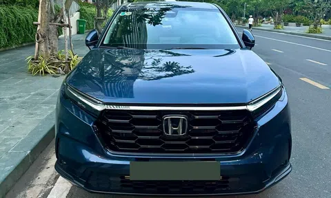 Lăn bánh vỏn vẹn chưa đầy 50 km, Honda CR-V 2024 đầu tiên lên sàn xe cũ với giá khó tin