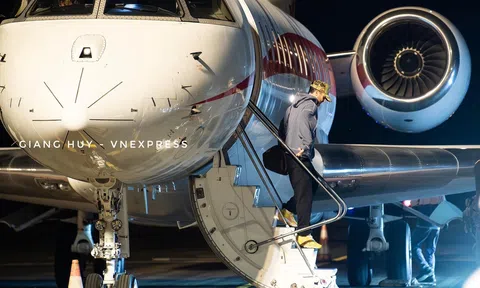 Maroon 5 đổ bộ Phú Quốc, fan hâm mộ háo hức chào đón thần tượng với nhiều màn độc đáo