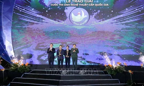 Trao giải Cuộc thi và Triển lãm ảnh nghệ thuật cấp quốc gia về đề tài “Tổ quốc bên bờ sóng” lần II