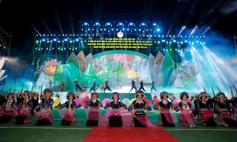 Nghệ thuật khèn, Nghệ thuật dùng sáp ong tạo hoa văn trên vải của người Mông được công nhận là di sản văn hóa phi vật thể quốc gia