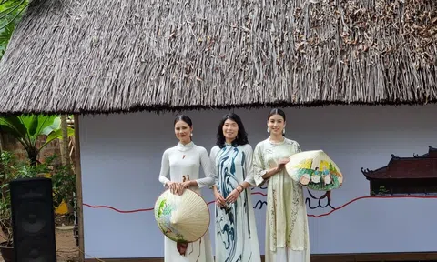 Lần đầu tiên tại Văn Miếu - Quốc Tử Giám trình chiếu ánh sáng 3D mapping kết hợp trình diễn áo dài