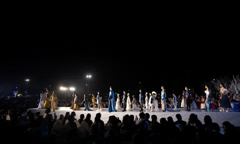 Nhà thiết kế Thanh Thanh Nguyễn tạo dấu ấn với BST “Denim Sonata” và “Palatial” tại sự kiện 9 Fashion Show mùa 2