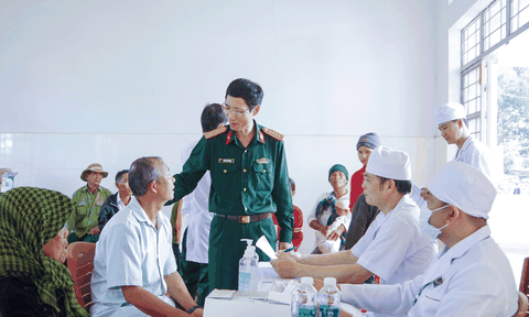 Bệnh viện Quân y 211: Vững mạnh, phát triển từ niềm tin của cán bộ chiến sĩ và người dân trên địa bàn