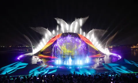 Nụ hôn của biển cả - show diễn đa trải nghiệm đẳng cấp hàng đầu thế giới đã chính thức ra mắt tại thị trấn Hoàng Hôn, Phú Quốc