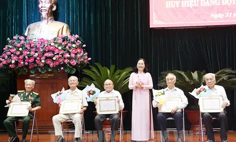 Tiếp tục cống hiến, phục vụ cách mạng, phục vụ Nhân dân để giữ trọn lời thề của những người đảng viên cộng sản