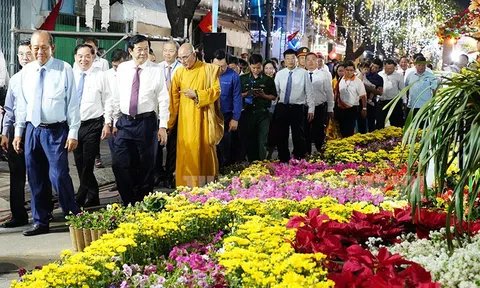 TP Hồ Chí Minh: Khai mạc Chợ hoa Xuân “Trên bến dưới thuyền” Bến Bình Đông Tết Giáp Thìn năm 2024