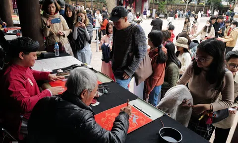 Cả nước rộn ràng đón Tết, vui Xuân, chúc phúc đầu năm Giáp Thìn 2024