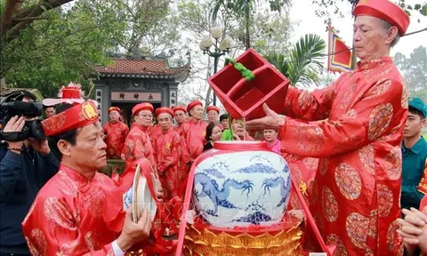 Lễ "rước nước, tế cá" mở đầu Lễ hội Khai ấn Đền Trần Xuân Giáp Thìn 2024