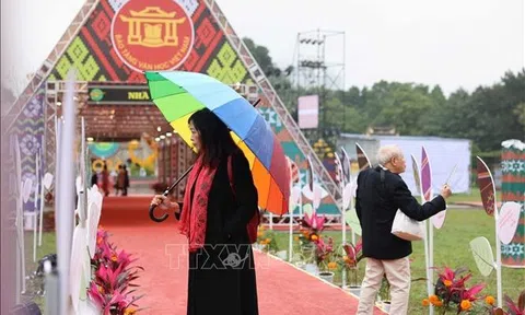 Ngày Thơ Việt Nam 2024: “Bản hòa âm đất nước” đậm đà bản sắc văn hóa dân tộc