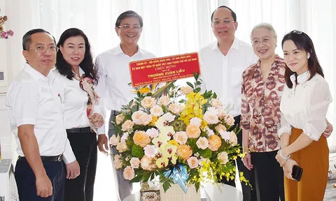 Phó Bí thư Thường trực Thành ủy TPHCM Nguyễn Hồ Hải thăm, chúc mừng các đơn vị, cá nhân tiêu biểu nhân ngày Thầy thuốc Việt Nam