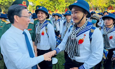 Phấn đấu trở thành những người chiến sĩ “Bộ đội Cụ Hồ”, “Công an Nhân dân” gánh vác trọng trách vẻ vang bảo vệ Tổ quốc