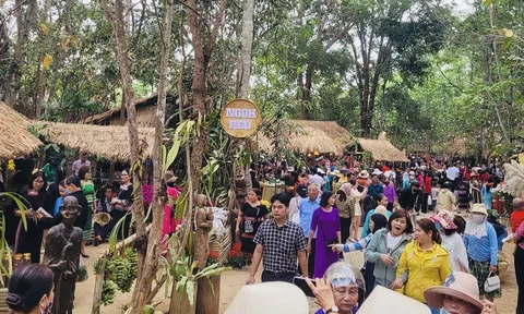 Kon Tum: Chợ phiên “Đăk Hà ngày mùa” hấp dẫn thu hút hàng nghìn người tham quan, mua sắm