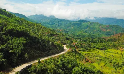 Bài thơ “Trường Sơn Đông, Trường Sơn Tây”, khúc hát yêu thương của một thời hoa lửa