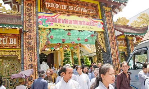 Chùa Phật Ân Tiền Giang - ngôi chùa nổi tiếng nằm trên địa bàn TP. Mỹ Tho, tỉnh Tiền Giang