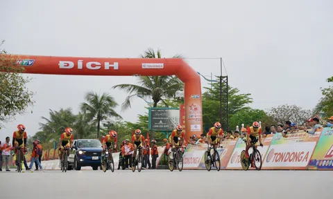 Thắng chặng đồng đội, Tập đoàn Lộc Trời An Giang đưa Petr Rikunov áp sát áo vàng