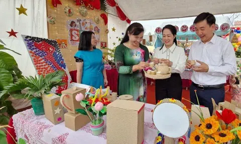 Hoạt động trải nghiệm Ngày sách và văn hoá đọc Việt Nam - Ngày hội STEM tại Trường Tiểu học Vân Phú (Việt Trì)