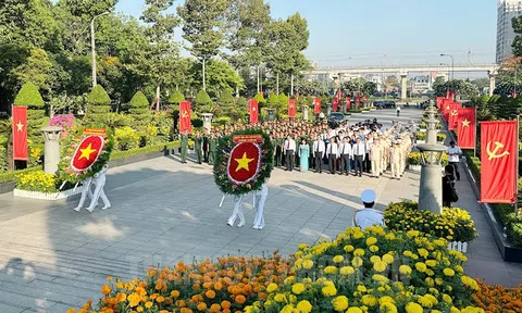 Dâng hương tưởng nhớ các anh hùng liệt sĩ nhân kỷ niệm 49 năm Ngày giải phóng miền Nam, thống nhất đất nước