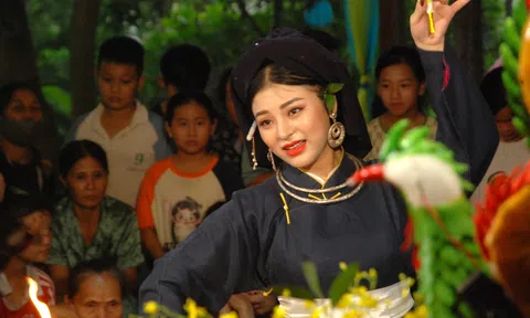Không ít người hiểu chưa đúng về nét đẹp văn hoá và ý nghĩa của thực hành tín ngưỡng thờ Mẫu Tam Tứ phủ của Người Việt