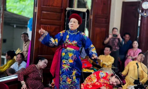 Nghệ nhân Nguyễn Thị Liên: "Việc đưa thực hành tín ngưỡng lên sân khấu cũng là một hình thức quảng bá"