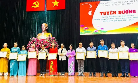 Đưa việc học tập và làm theo tư tưởng, đạo đức, phong cách Hồ Chí Minh thành công việc tự giác, thường xuyên
