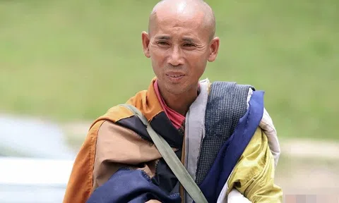 Ông Thích Minh Tuệ gầy xọp sau nhiều ngày bị các Youtuber, Tiktoker bám theo quay, chụp