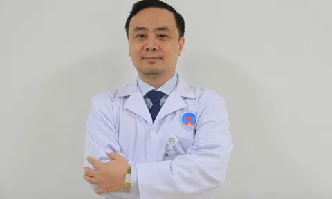 TS. BS Bùi Long: "Nghề Y là nghề cao quý nên các em sinh viên đang theo học ngành Y và các bác sĩ trẻ phải luôn lấy đó là niềm tự hào"