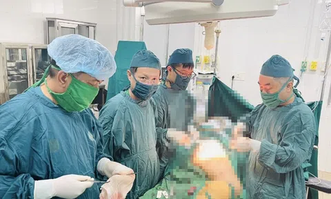 Bệnh viện Quân y 211 (Cục Hậu cần Quân đoàn 3): Phẫu thuật thay khớp háng sau 24 giờ bệnh nhân đi lại được