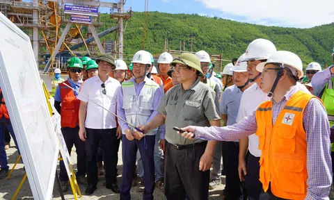 Thủ tướng Chính phủ Phạm Minh Chính kiểm tra, đôn đốc tiến độ các dự án trọng điểm tại Quảng Bình