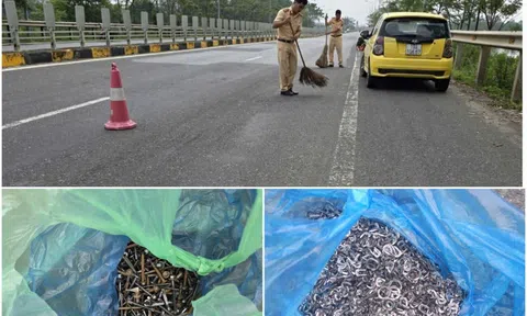 CSGT Công an tỉnh Vĩnh Phúc thu dọn lượng lớn đinh vít, mảnh sắt trên tuyến đường tránh Quốc lộ 2