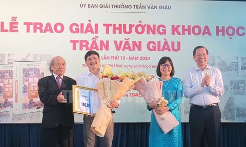 Trao Giải thưởng Trần Văn Giàu cho tác phẩm “Đô thị Sài Gòn - Chợ Lớn trước năm 1945 qua tài liệu lưu trữ”