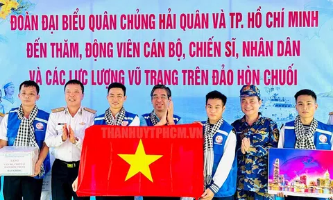 Cán bộ, chiến sĩ, nhân dân và các lực lượng trên đảo Hòn Chuối luôn là pháo đài vững chắc