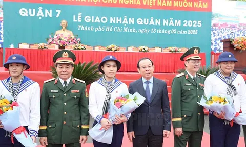 Thanh niên TPHCM hăng hái lên đường thực hiện nghĩa vụ thiêng liêng đối với Tổ quốc