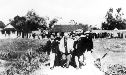 Nhớ Bác, “lòng ta trong sáng hơn”