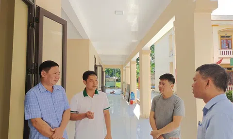Xã Quế Phong (Nghệ An) kiểm tra công tác chuẩn bị năm học mới tại Trường THCS Kim Sơn