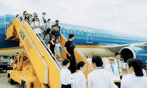 Vietnam Airlines đón hành khách thứ 350 triệu tại Huế: Dấu mốc ấn tượng trên hành trình 30 năm phát triển