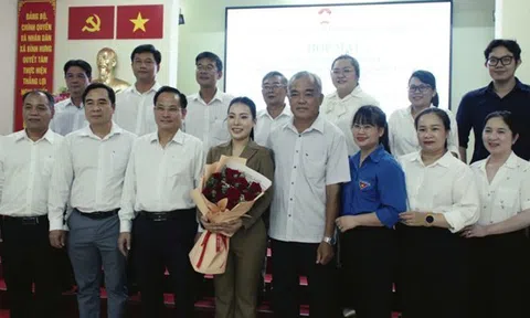 Anh Dental chung tay cùng chính quyền xã Bình Hưng vinh danh các cựu chiến binh