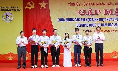 Nghệ An: Gặp mặt, tuyên dương học sinh đạt huy chương Olympic Quốc tế năm học 2024 - 2025