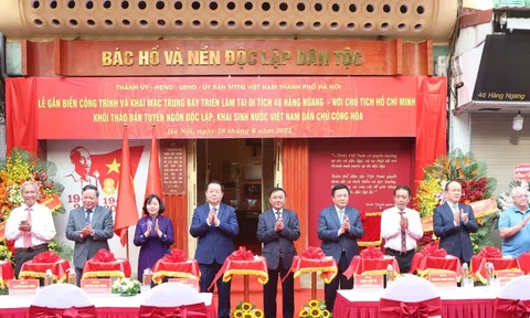 Hà Nội: Gắn biển công trình, khai mạc trưng bày triển lãm tại di tích 48 Hàng Ngang