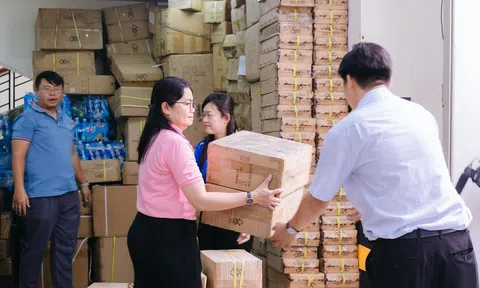 Ủy ban MTTQ Việt Nam TP.Hồ Chí Minh chuyển 70 tấn hàng hóa hỗ trợ người dân các địa phương chịu thiệt hại do bão, lũ