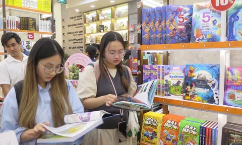 Fahasa và Nhà xuất bản Penguin Random House khai mạc Tuần lễ sách “Hãy đọc, khám phá và trưởng thành để tìm thấy câu chuyện của bạn”