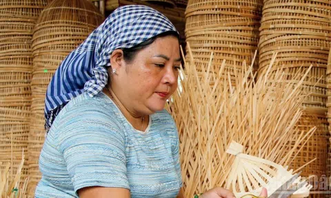 Khát vọng gìn giữ nghề đan tre trúc của người phụ nữ Khmer ở Cần Thơ