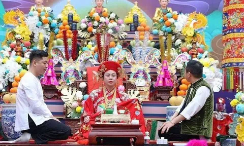 Cộng đồng đạo Mẫu bức xúc giá hầu quay lưng vào công đồng của Thủ nhang Quảng Cung Linh từ