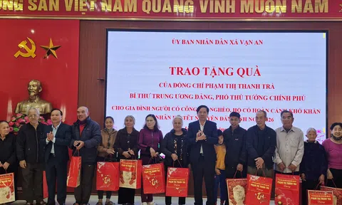 Xã Vạn An (Nghệ An): Trao 500 suất quà Tết Bính Ngọ 2026 tới các gia đình người có công, hộ nghèo