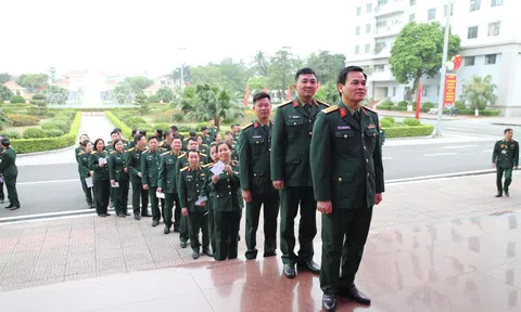 Phát huy tinh thần trách nhiệm của cán bộ, học viên, nhân viên, chiến sĩ Hệ đào tạo sau đại học (Học viện Chính trị) trong “Ngày hội non sông”
