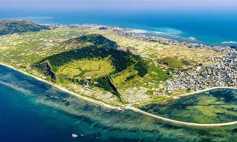 Đề xuất mô hình phát triển du lịch biển đảo bền vững gắn với bảo tồn di sản tại Quảng Ngãi