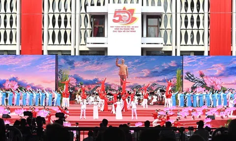 Cầu truyền hình "Rạng rỡ tên Người": Khắc họa hành trình 50 năm TPHCM phát triển và vươn mình