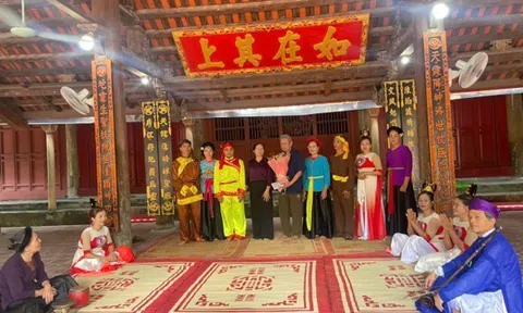 Vai trò của cộng đồng trong bảo vệ di sản nghệ thuật chèo dân gian từ tư tưởng Hồ Chí Minh về sức mạnh nhân dân: Nghiên cứu trường hợp Câu lạc bộ Chèo Phương Thượng, phường Lê Hồ, tỉnh Ninh Bình