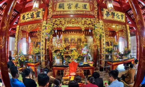Hỗn dung văn hóa và quá trình lịch sử hóa, địa phương hóa tín ngưỡng thờ Mẫu tại đền Ông Hoàng Mười, Nghệ An
