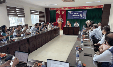 Tọa đàm “Người viết trước câu lệnh AI” tại Khánh Hòa: Cơ hội và thách thức của AI đối với sáng tác văn học